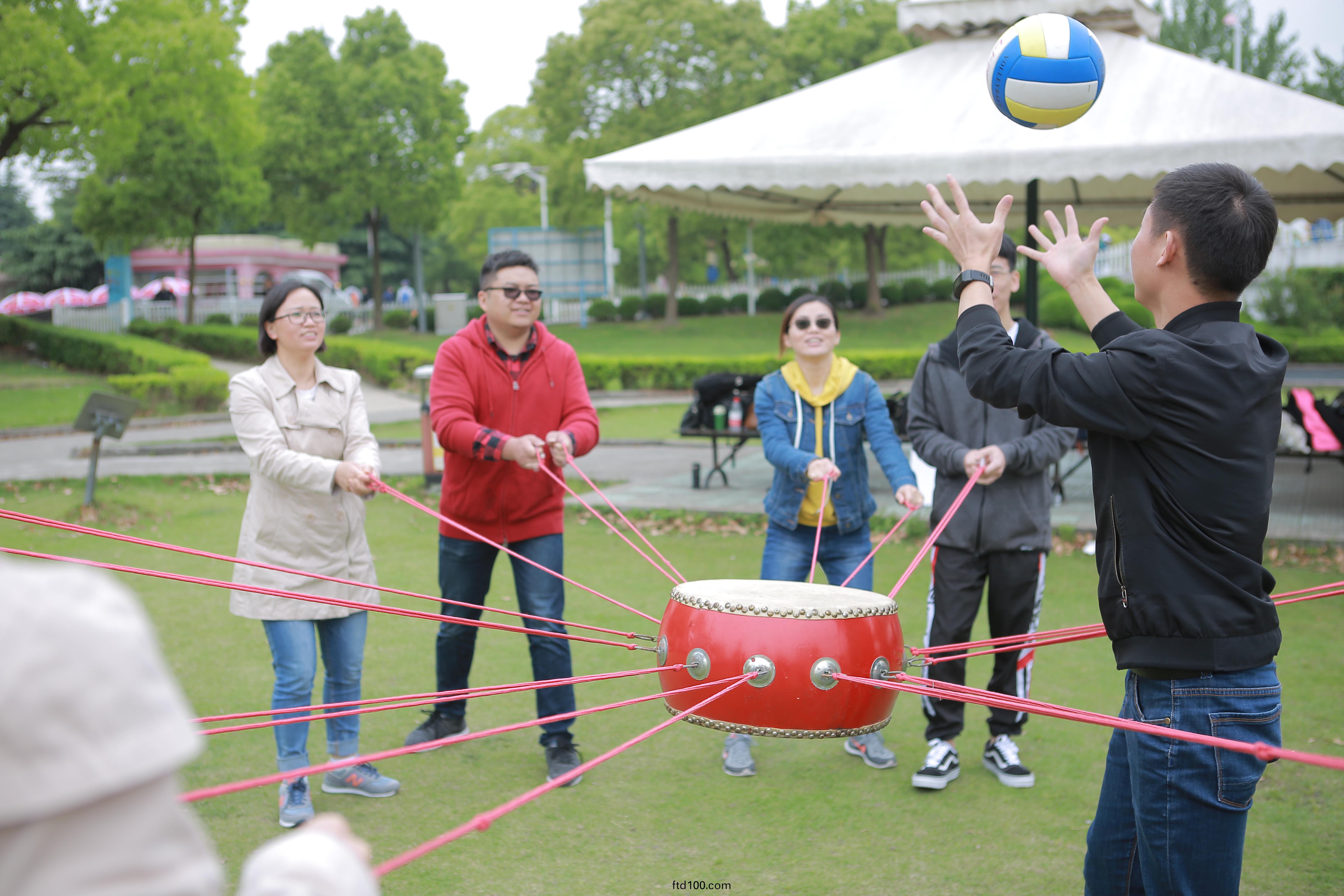 凝(ning)心聚力、信任互助--百傲2019年東方(fang)綠(lv)舟搨展培訓